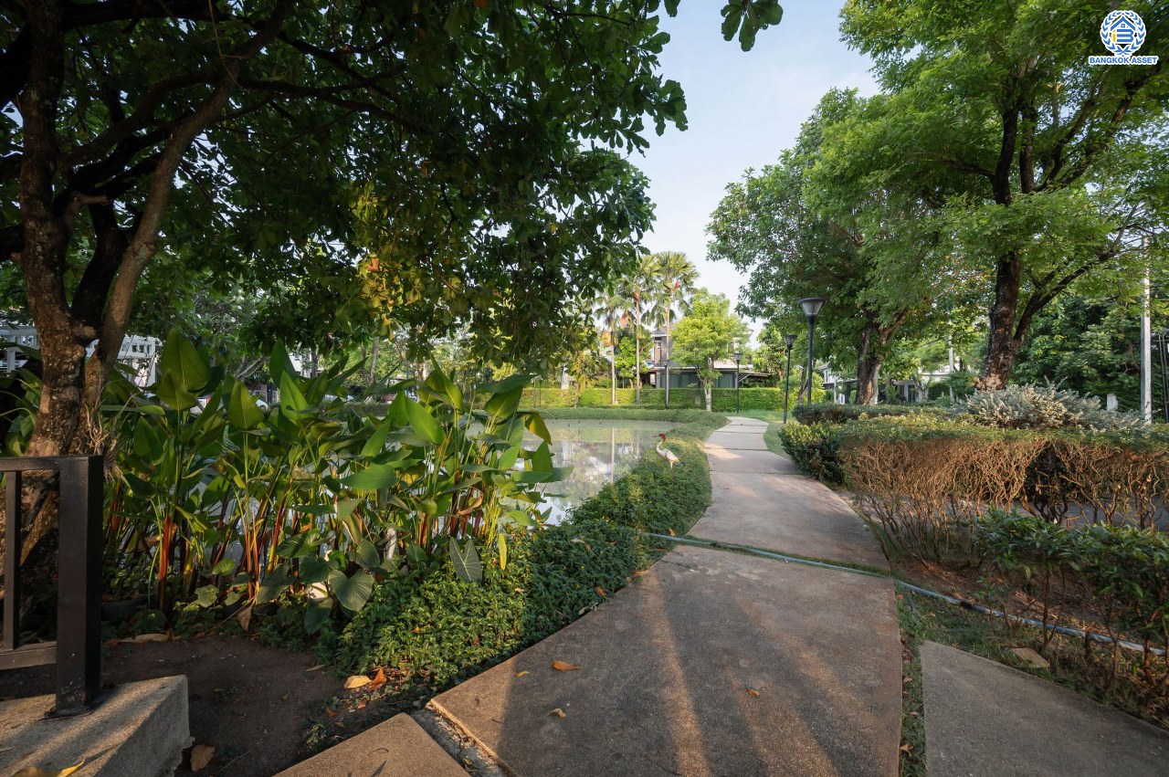 บ้านมือสองตกแต่งใหม่ โครงการ ไลฟ์ บางกอก บูเลอวาร์ด พระราม5 ตกแต่งหรูหรา เนื้อที่ 52.3 ตร.ว. ฟังก์ชัน 3 ห้องนอน 3 ห้องน้ำ 1 ห้องอเนกประสงค์ จอดรถได้ 2 คัน บนทำเลเชื่อมต่อเมือง ใกล้รถไฟฟ้าสายสีม่วง "สถานีแยกติวานนท์" จุดขึ้นทางด่วน "ศรีรัช" และรายล้อมด้วยสิ่งอำนวยความสะดวกครบ